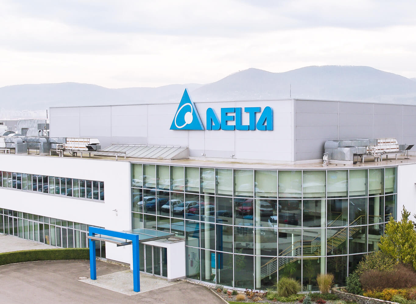 The Slovakia Medical facility is in the heart of Europe that is an important service site for DELBio in Europe. The Slovakia factory is based in Trencin where offers both manufacturing and fast after-sales services, as well as kitting assembly, label tracking and packaging.