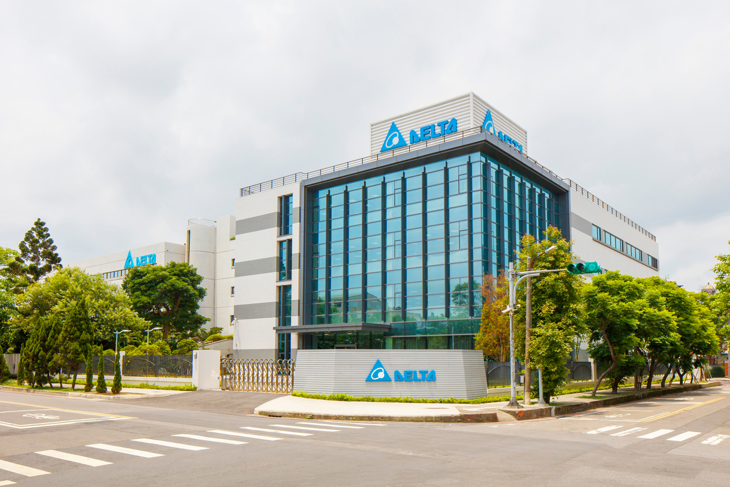 In Taiwan, two production sites based in Taoyuan city are built with outstanding customized production technology and rapid manufacturing culture. The site is located in the medical focus city in Taiwan, with a supply chain around the production base and adjacent Taiwan International Airport, which can provide fast and diversified production services.